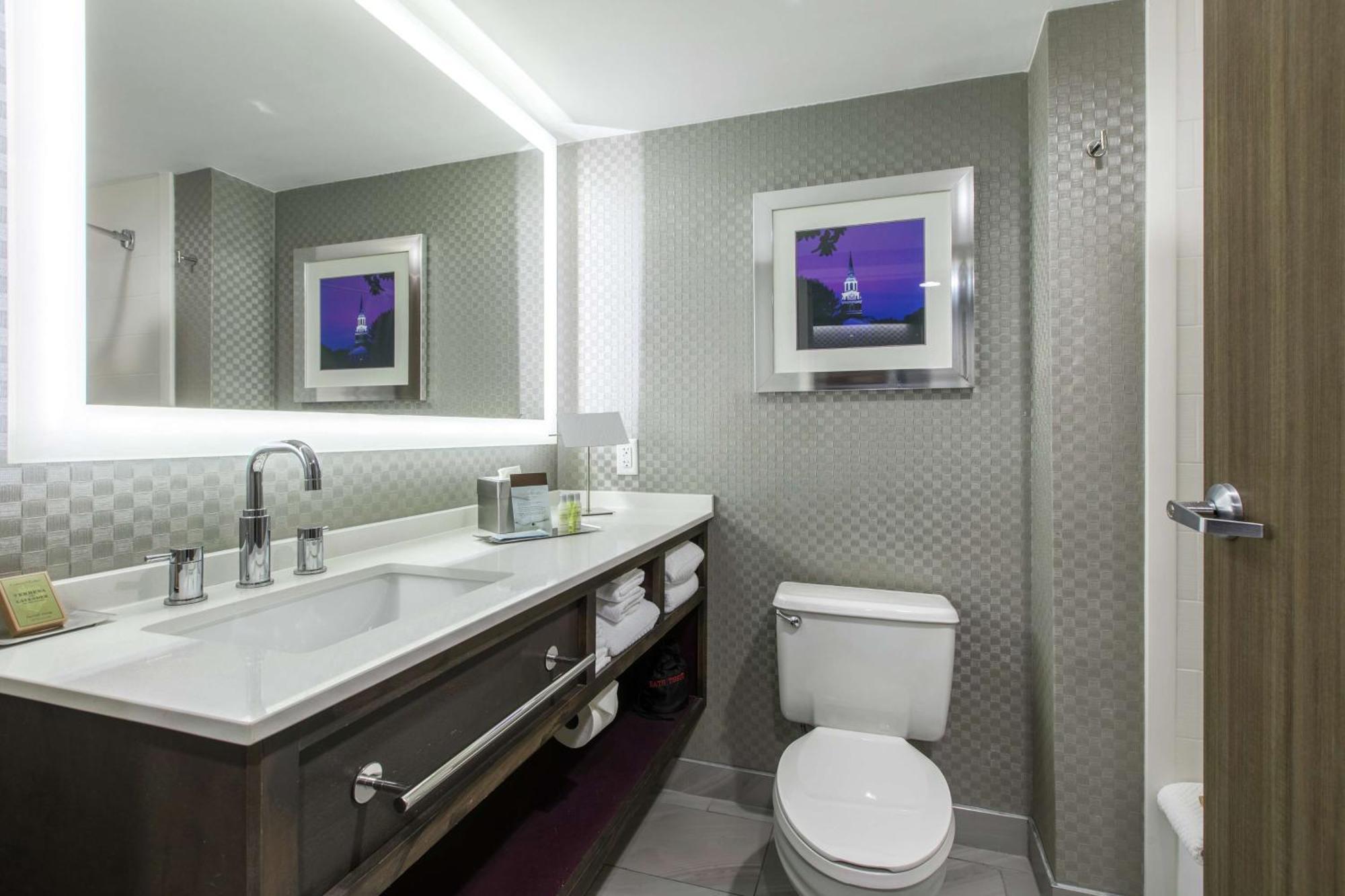 Doubletree By Hilton Winston Salem - University, Nc Buitenkant foto