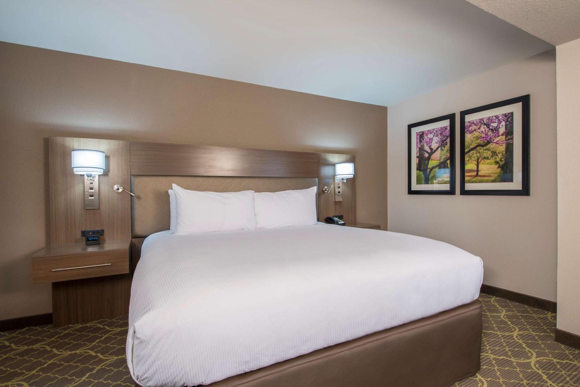 Doubletree By Hilton Winston Salem - University, Nc Buitenkant foto