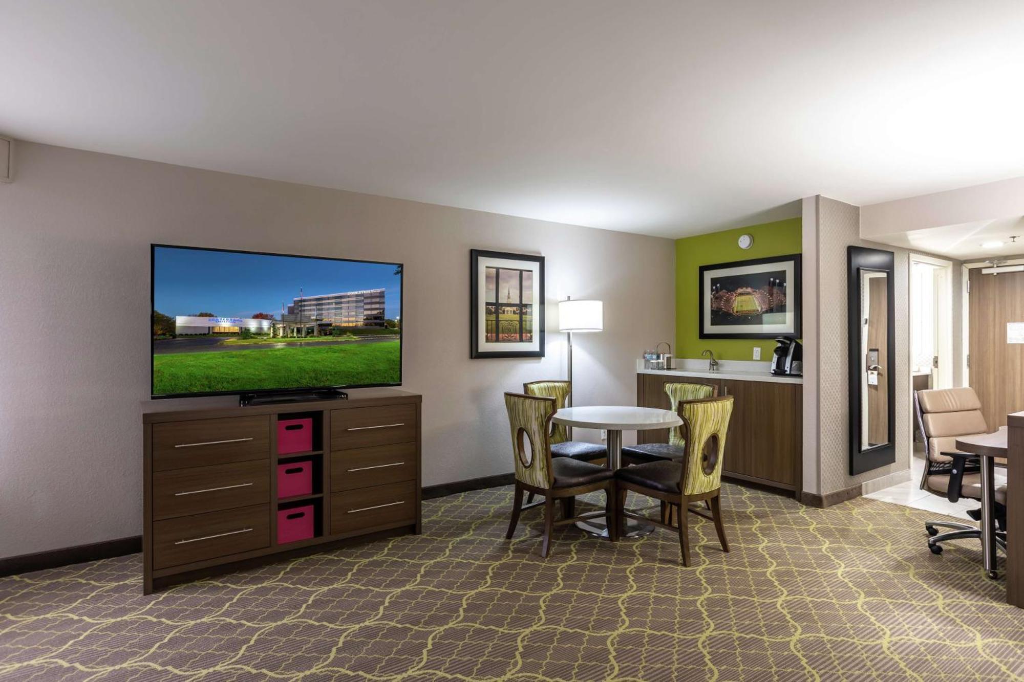 Doubletree By Hilton Winston Salem - University, Nc Buitenkant foto