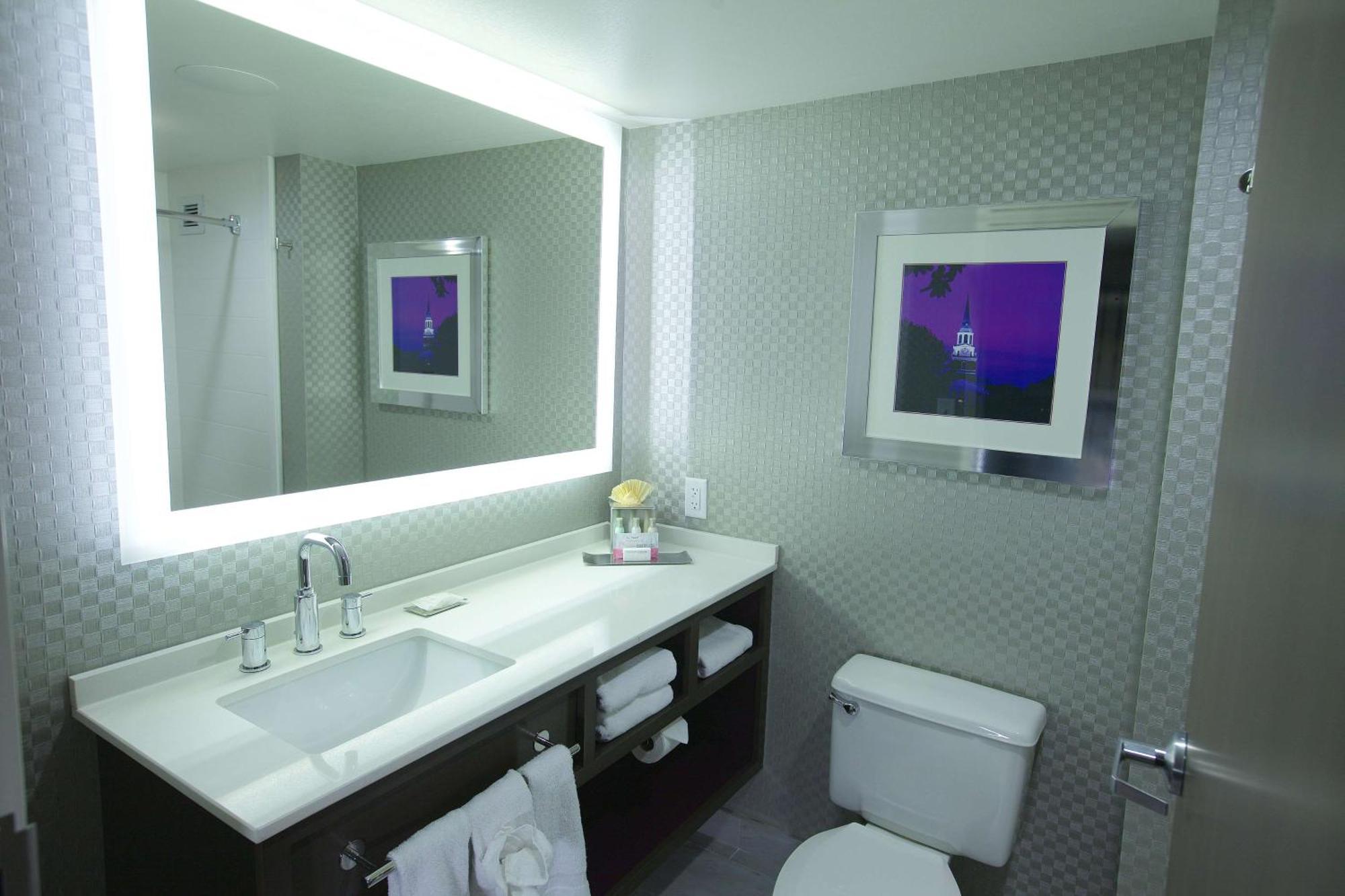 Doubletree By Hilton Winston Salem - University, Nc Buitenkant foto