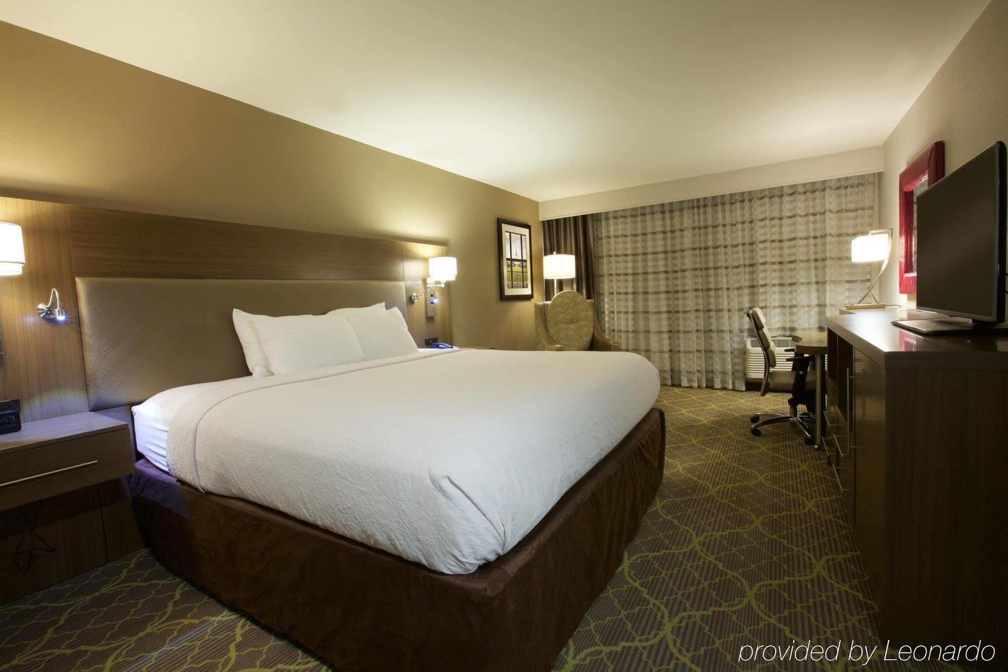 Doubletree By Hilton Winston Salem - University, Nc Buitenkant foto