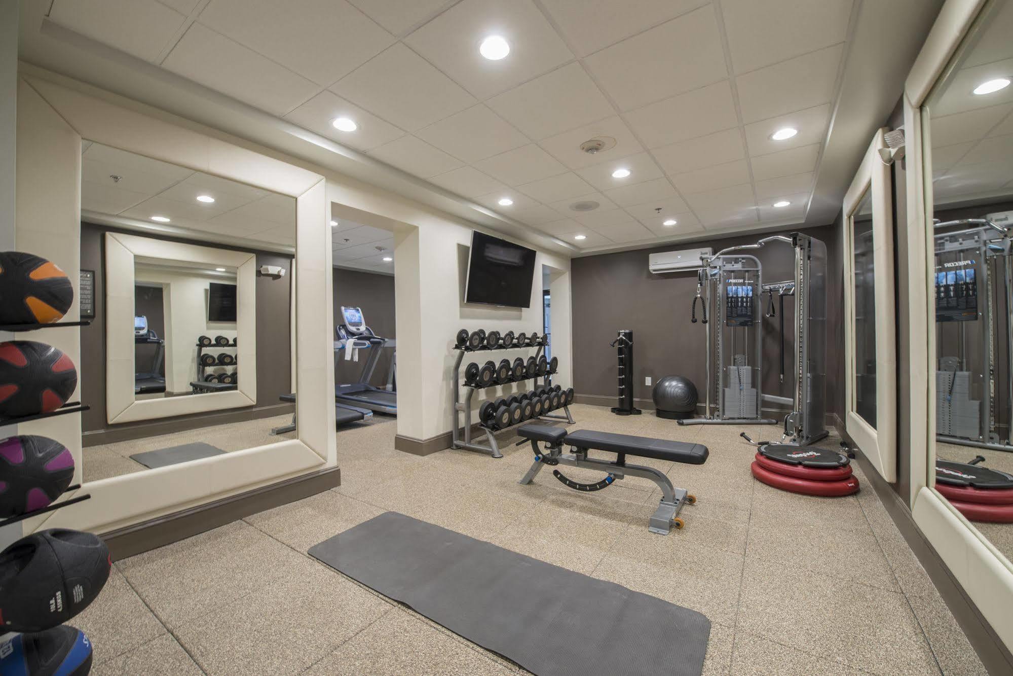 Doubletree By Hilton Winston Salem - University, Nc Buitenkant foto