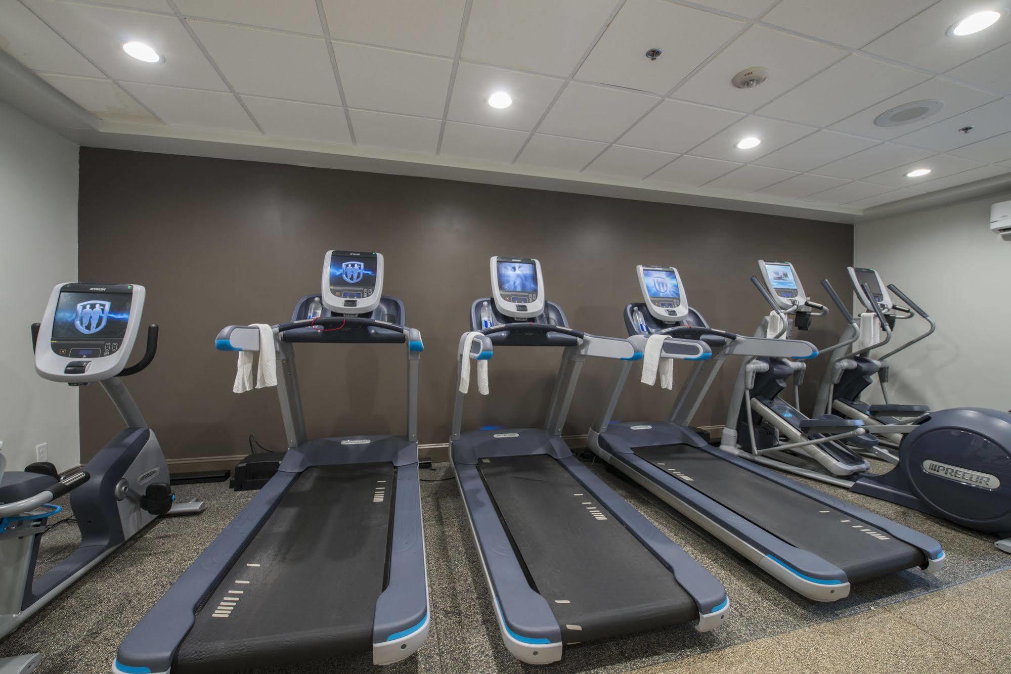 Doubletree By Hilton Winston Salem - University, Nc Buitenkant foto